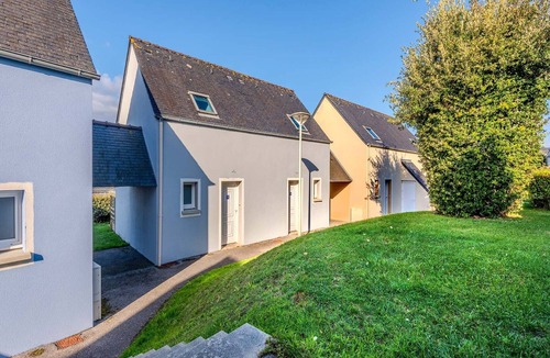 Saint-Nic House | Sunny Pentrez home near the beach