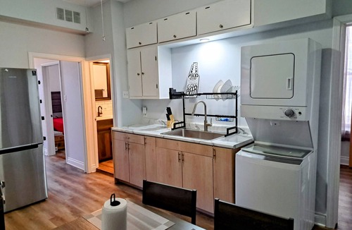 Pilsen Apartment | Sunny Pilsen 2 Bed 1 Bath Apt W/Private Office and Garage Parking