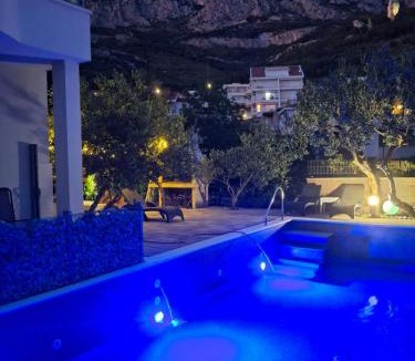 Krvavica Apartment | Sunny Place Apartment With Pool