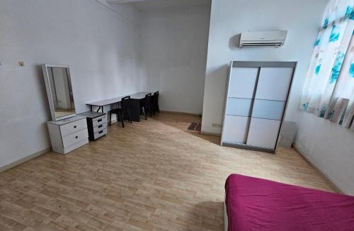 Kampung Batu Uban House | Sunny Point Hostel