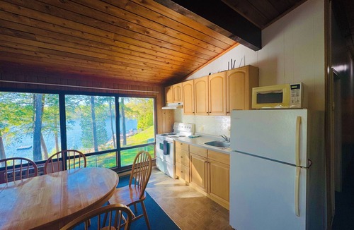 Seguin Cottage | Sunny Point Resort Cottages and Inn