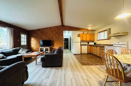Seguin Cottage | Sunny Point Resort Cottages and Inn