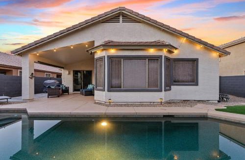 Villages At Queen Creek House | Sunny Poolside Golf Haven Heated Pool 4Bed 2Bath