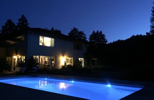 Guerneville House | Sunny Poolside Winecountry Retreat