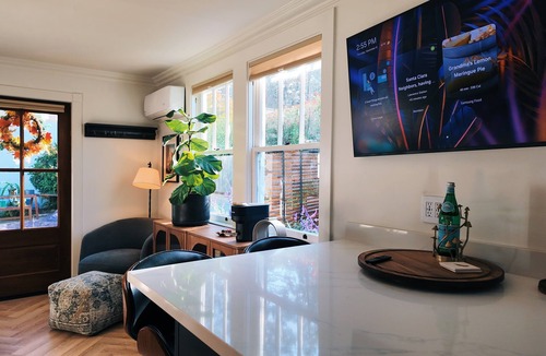 San Mateo Park Cottage | Sunny Private Escape Gated, Peaceful & Safe