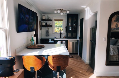 San Mateo Park Cottage | Sunny Private Escape Gated, Peaceful & Safe