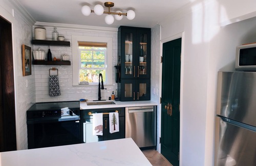 San Mateo Park Cottage | Sunny Private Escape Gated, Peaceful & Safe