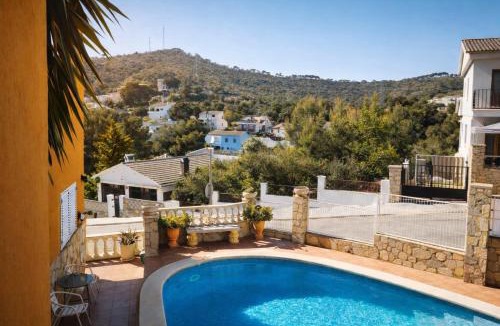 Segur de Calafell Apartment | Sunny Private Pool Retreat with Terrace Calafell