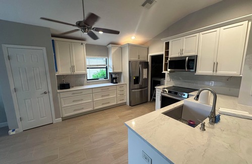 Riverbend Country Club House | Sunny Relaxing Paradise