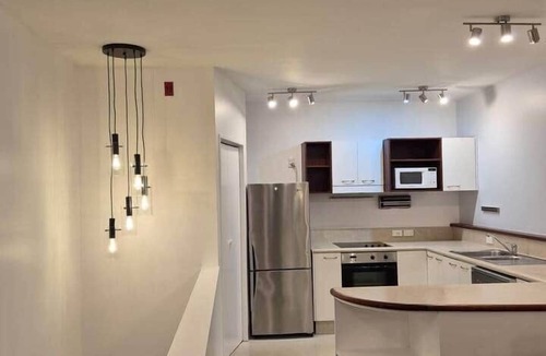 Wellington Apartment | Sunny renovated 2Br: Pool, Parking & Fab Location