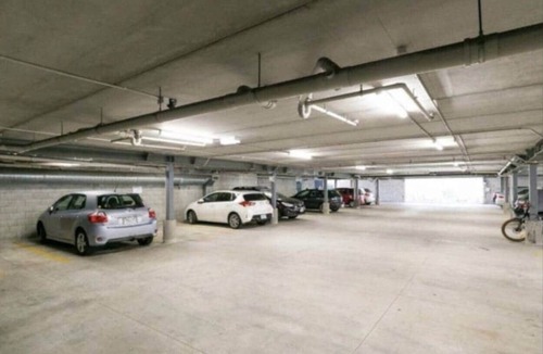 Wellington Apartment | Sunny renovated 2Br: Pool, Parking & Fab Location