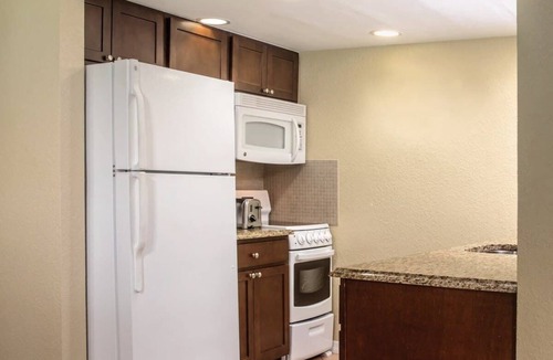 Survey Creek Condo | Sunny Retreat in Pompano Beach! 2BR @ Palm Aire