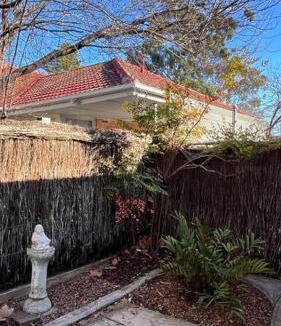 Toorak Gardens Villa | Sunny Retro Home Burnside area