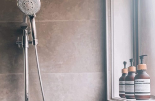 Revesby House | Sunny Retro Modern 3BR Close to Shops