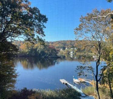 Quaker Hill House | Sunny river view suite