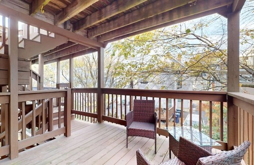 Riverside Apartment | Sunny Riverside Apt Near MIT, Harvard & Red Line