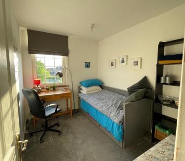 Wolverton Bed & Breakfast | Sunny room in terraced house