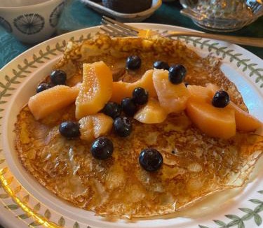 Wolverton Bed & Breakfast | Sunny room in terraced house