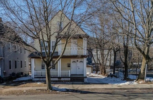 West Rock Apartment | Sunny Room Steps from SCSU