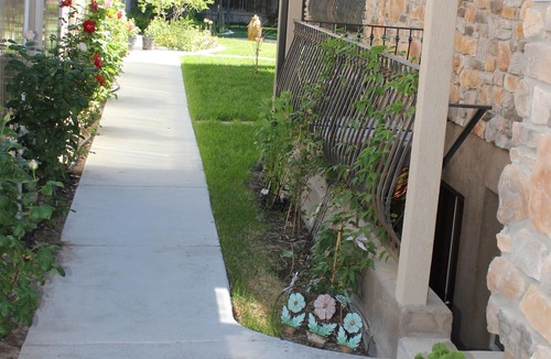 West Jordan Apartment | Sunny's Garden Homestay