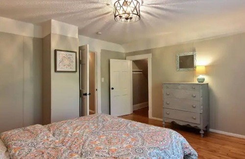 Merriam Park West House | Sunny Saint Thomas Side-by-Side!