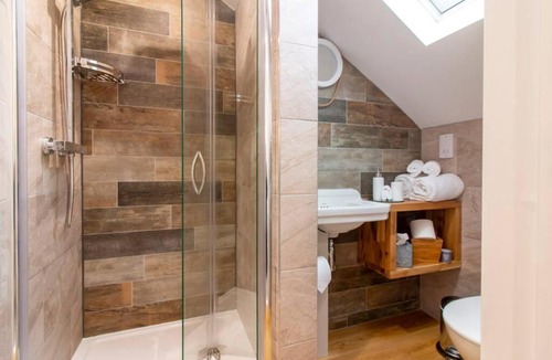 Folkestone Apartment | Sunny Sands, Three Beaches House