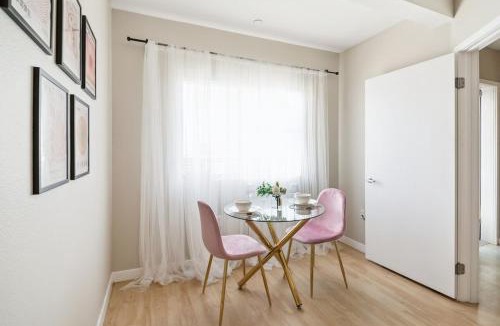 Pico Apartment | Sunny Santa Monica Retreat, Walk to Beach