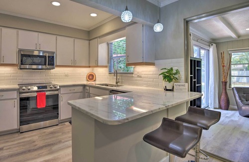 Alta Vista House | Sunny Sarasota Home w/Yard < 2 Mi to Downtown!