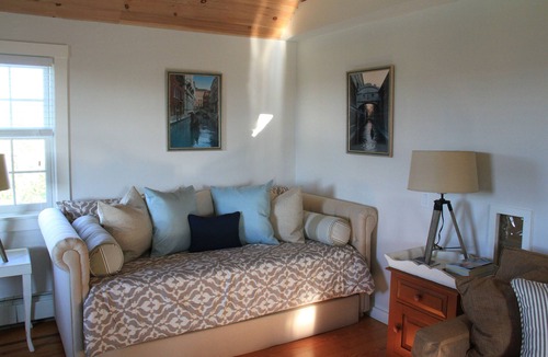 West of Town Apartment | SUNNY second floor 2BD, 2BT