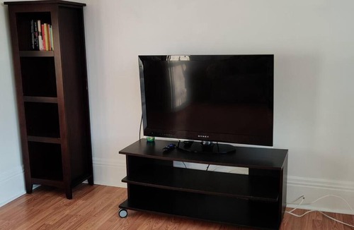 Central Richmond Apartment | Sunny SF home, quiet, convenient w/parking