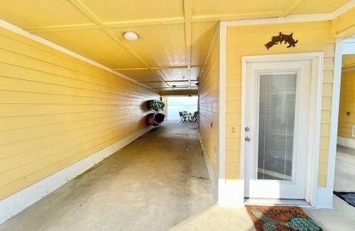 Innerarity Townhomes House | Sunny Side: Awesome Waterfront Unit with 4 Kayaks