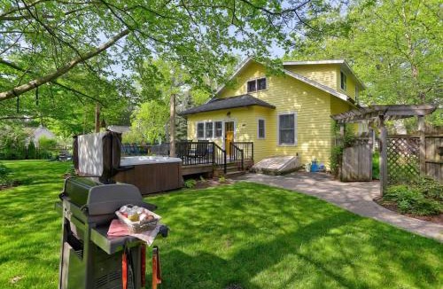 Saugatuck House | Sunny Side Cottage - Hot Tub - Fire Pit- Family Friendly