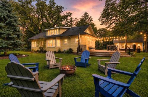 Saugatuck House | Sunny Side Cottage - Hot Tub - Fire Pit- Family Friendly