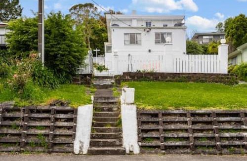 Henderson Apartment | Sunny Side Getaway with views and deck