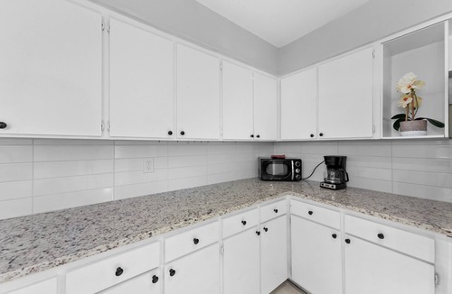 Murray Hill House | Sunny Side Murry Hill Home