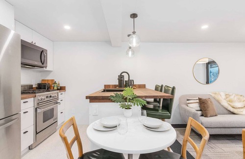 Green Lake Apartment | Sunny side Studio on Green Lake