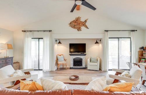 Suwannee House | 'Sunny Side Up' Canal-Front Getaway w/Dock!
