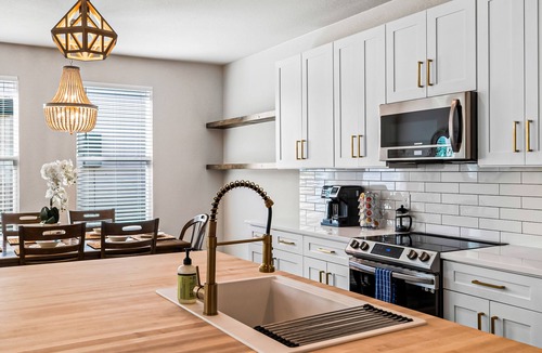 Cottonwood Shores House | Sunny, single-level retreat with a firepit, patio, central AC & washer/dryer