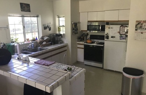 Central Berkeley Condo | Sunny spacious 2 bd/ba condo with vaulted ceilings