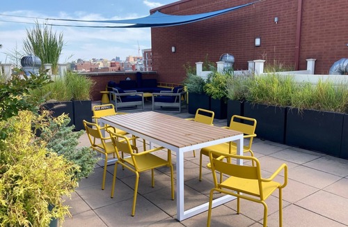 Central Park North Apartment | Sunny, Spacious 2 Bedroom - 24hr Doorman Apartment - in South Harlem