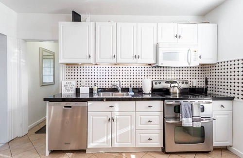 Fairfield Apartment | Sunny & Spacious 2BD, 1BA WFH Apt-Huge Yard & Patio