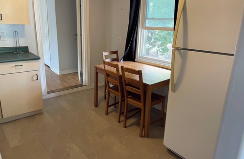Kingston Apartment | Sunny & Spacious 3 Bedroom Apartment
