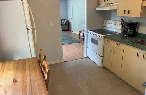 Kingston Apartment | Sunny & Spacious 3 Bedroom Apartment