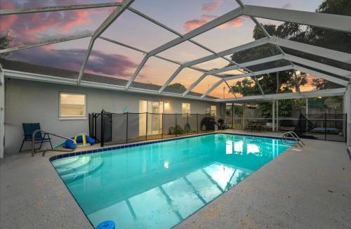 Walsingham House | Sunny Spacious 4BR Comfort Pool