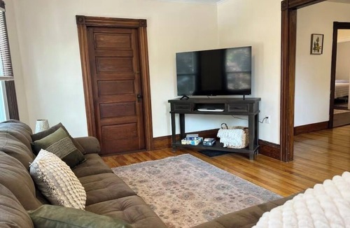 Oakland Apartment | Sunny, Spacious, and Centrally Located