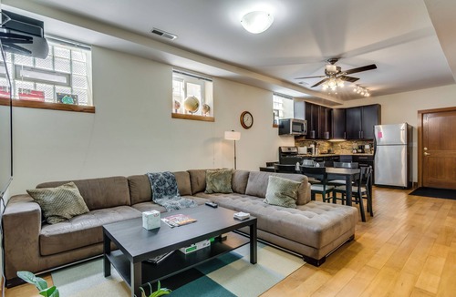 Bucktown Condo | Sunny & Spacious Bucktown 3Bd/2Ba w/Laundry