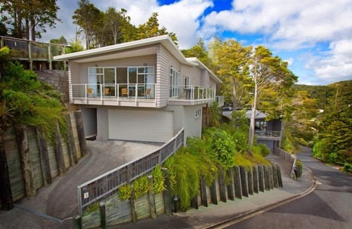 Paihia House | Sunny Spacious Seaview stunner