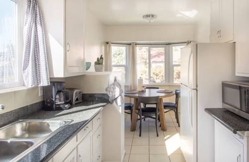 Eagle Rock Apartment | Sunny & Specious 1BR – Central Eagle Rock