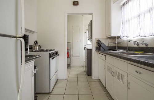 Eagle Rock Apartment | Sunny & Specious 1BR – Central Eagle Rock
