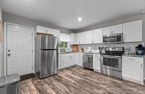 Southeast Raleigh House | Sunny Spring Escape – Downtown 9 Min – Pool Tab – Relax N Raleigh